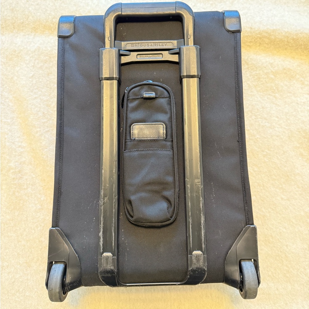 Briggs and Riley Global 21" 2-Wheel Expandable Carry-On - Picture 4 of 5